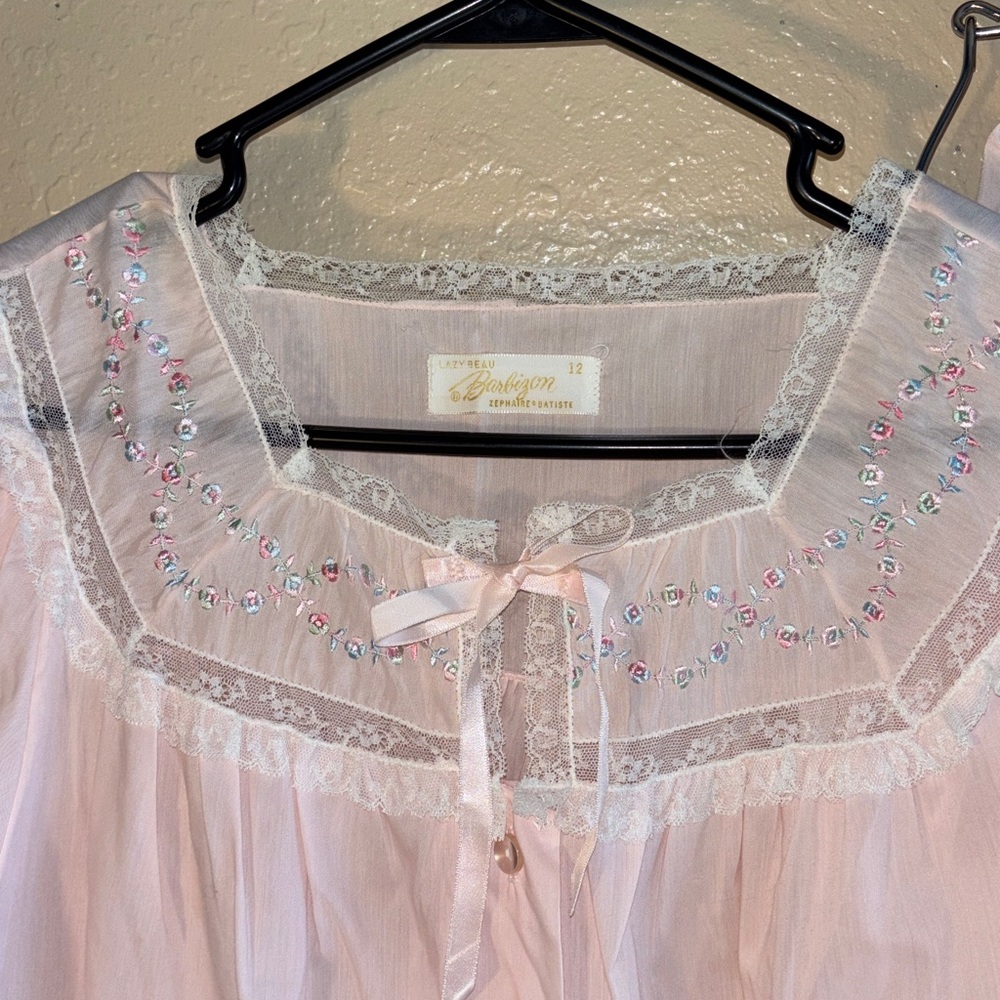 VINTAGE BARBIZON PAJAMA SET. light pink, short sleeve balloon sleeve lace with e - Picture 4 of 11
